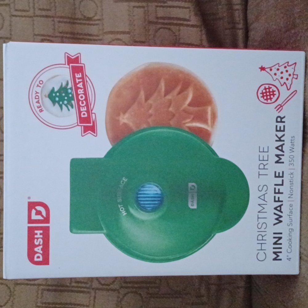 New Dash Christmas Tree Mini Waffle Maker